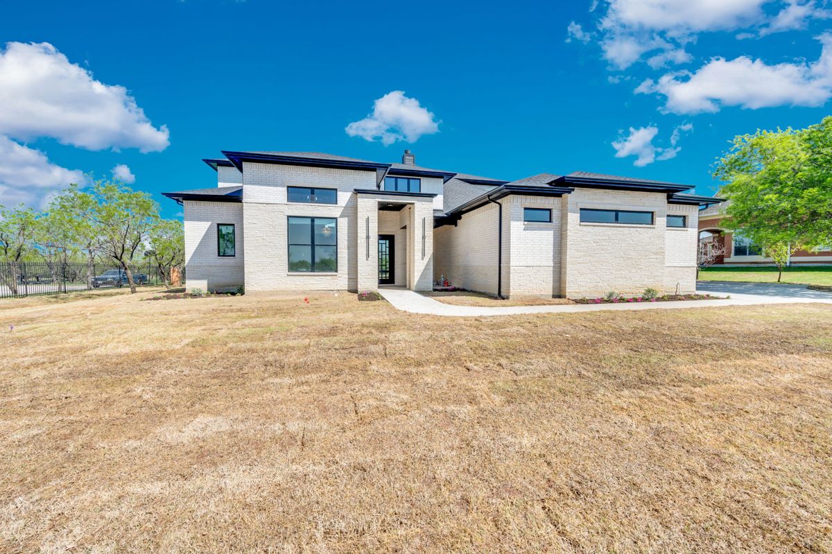 Front of the Gannon Way custom home